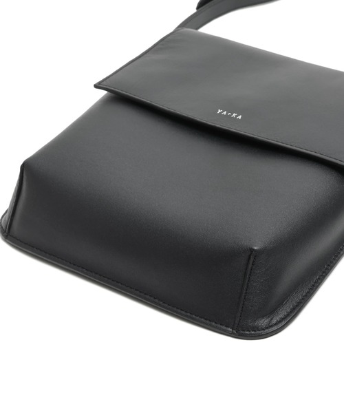 YArKA（ヤーカ）の「【YArKA/ヤーカ】real leather Flap 2way bag [paqi2] / フラップ2ウェイバッグ（ショルダーバッグ・レディース・ブラック・FREE）」の7枚目の写真