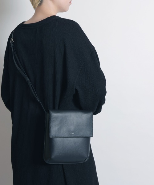 YArKA（ヤーカ）の「【YArKA/ヤーカ】real leather Flap 2way bag [paqi2] / フラップ2ウェイバッグ（ショルダーバッグ・レディース・ブラック・FREE）」の9枚目の写真