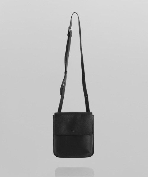 YArKA（ヤーカ）の「【YArKA/ヤーカ】real leather Flap 2way bag [paqi2] / フラップ2ウェイバッグ（ショルダーバッグ・レディース・ブラック・FREE）」の2枚目の写真