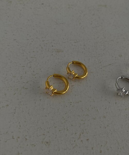 DouDou(ドゥドゥ)の「【インフルエンサー SAKURA企画】アレルギー対応 スターピアス(ピアス(両耳用)・レディース・シルバー/ゴールド・FREE)」の1枚目の写真