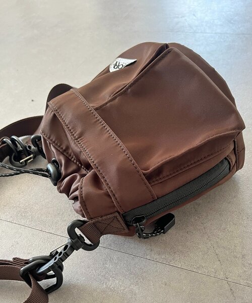 OUTDOOR PRODUCTS(アウトドアプロダクツ)の「巾着ミニショルダー(ショルダーバッグ・メンズ・ブラック/ブラウン/ネイビー・FREE)」の9枚目の写真