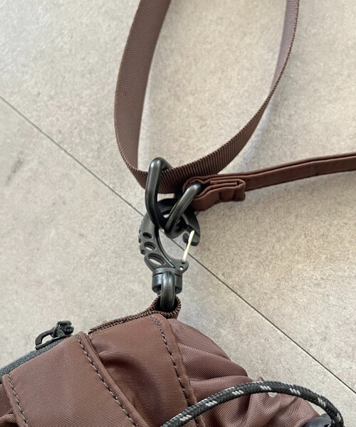 OUTDOOR PRODUCTS(アウトドアプロダクツ)の「巾着ミニショルダー(ショルダーバッグ・メンズ・ブラック/ブラウン/ネイビー・FREE)」の10枚目の写真