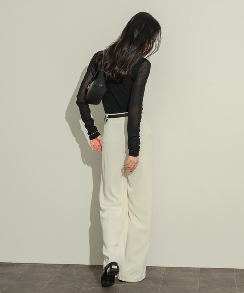 NEUNA(ヌナ)の「シアーモックネックトップス(Tシャツ/カットソー・レディース・アイボリー/ブラック/ブラウン・FREE)」の4枚目の写真