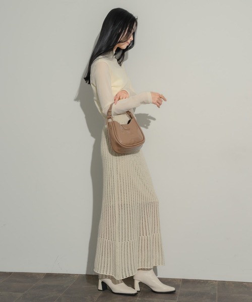 NEUNA(ヌナ)の「シアーモックネックトップス(Tシャツ/カットソー・レディース・アイボリー/ブラック/ブラウン・FREE)」の12枚目の写真