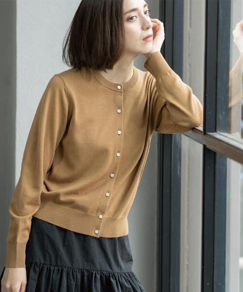 OPAQUE.CLIP（オペークドットクリップ）の「クルーニットカーディガン/エクストラファインメリノウール【THEシリーズ/洗濯機OK】（カーディガン/ボレロ・レディース・グレー/ブルー系その他7/ブラック/グリーン/ワインレッド/キャメル・38/40/36/42）」の5枚目の写真