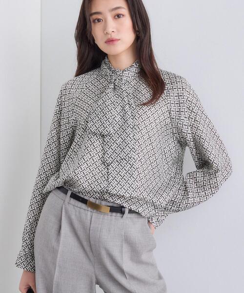 INDIVI(インディヴィ)の「ジオメプリントボウタイブラウス(シャツ/ブラウス・レディース・ホワイト/ブラック系/ベージュ系その他4・34/03/38/13/15 /05)」の2枚目の写真