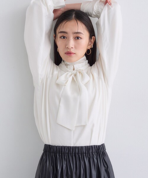 INDIVI(インディヴィ)の「ジオメプリントボウタイブラウス(シャツ/ブラウス・レディース・ホワイト/ブラック系/ベージュ系その他4・34/03/38/13/15 /05)」の5枚目の写真
