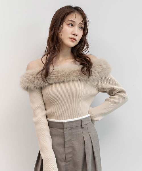 RANDA（ランダ）の「オフショルファーニットトップス（ニット/セーター・レディース・ベージュ/アイボリー/ブルー・FREE）」の3枚目の写真