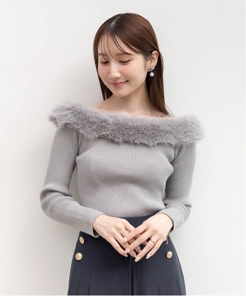 RANDA（ランダ）の「オフショルファーニットトップス（ニット/セーター・レディース・ベージュ/アイボリー/ブルー・FREE）」の4枚目の写真