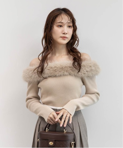 RANDA（ランダ）の「オフショルファーニットトップス（ニット/セーター・レディース・ベージュ/アイボリー/ブルー・FREE）」の10枚目の写真