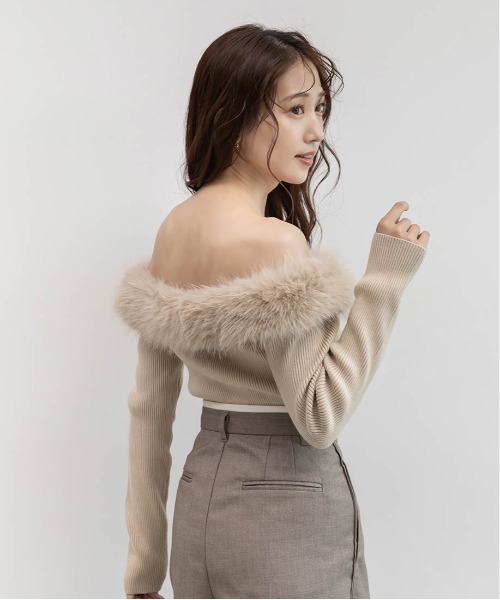 RANDA（ランダ）の「オフショルファーニットトップス（ニット/セーター・レディース・ベージュ/アイボリー/ブルー・FREE）」の11枚目の写真