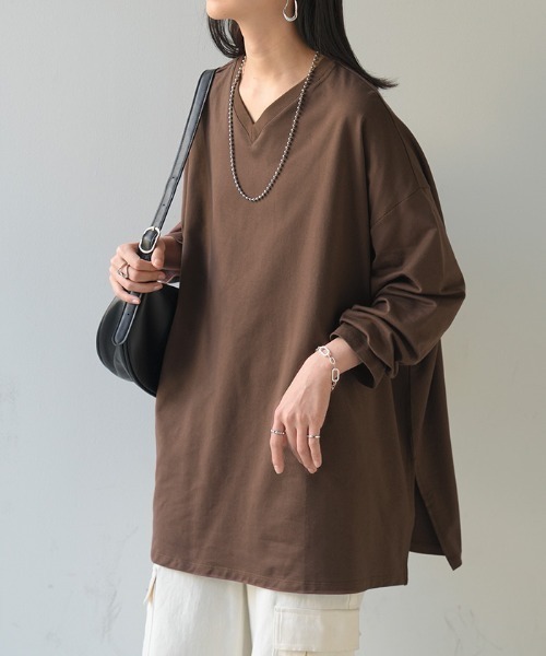 HUG.U（ハグユー）の「「選べるネック」　チュニックロンT（Tシャツ/カットソー・レディース・ブラウン/ホワイト/グリーン/ライトグレー/ブラック/グレー系その他2/ダークグレー/ブラック系その他/ライトベージュ/グレー系その他/ブラウン系その他/ベージュ系その他/グリーン系その他/ホワイト系その他・FREE）」の11枚目の写真