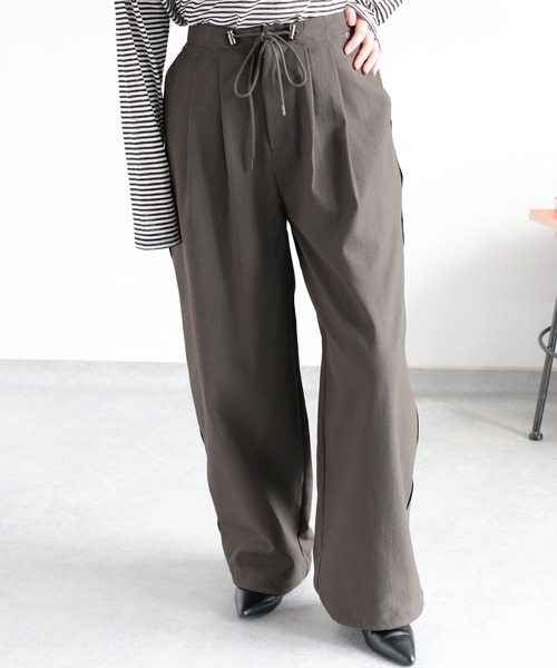 cepo(セポ)の「〈遮熱・保温 / UVカット / イージーケア〉ECOFINE タックトラウザーイージーパンツ(その他パンツ・レディース・チャコール/キャメル/ブラック・S/M)」の1枚目の写真