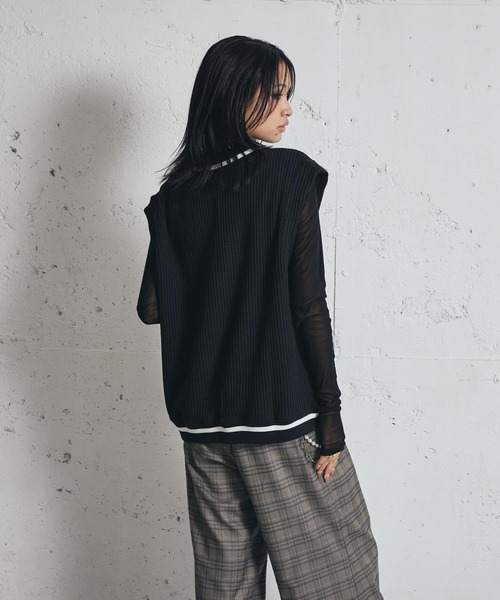 NIKE（ナイキ）の「ナイキ スポーツウェア ウィメンズ ワッフルニット ベスト / Nike Sportswear Women's Waffle-Knit Vest IM7483-010 Black（ベスト・レディース・ブラック・S/M/L/XS/XL）」の3枚目の写真