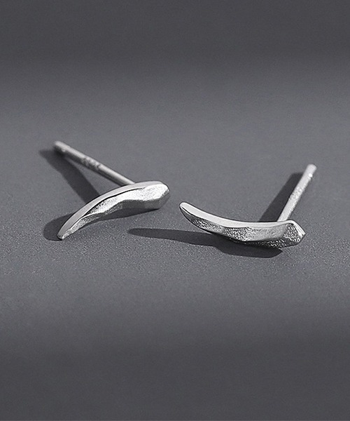 WARAIJOGO（ワライジョウゴ）の「変形ペアピアス/両耳用(T3)（ピアス（両耳用）・メンズ・シルバー・FREE）」の2枚目の写真