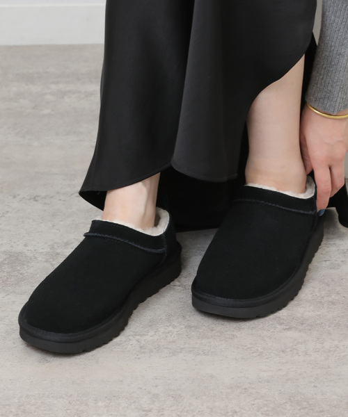 UGG(アグ)の「【UGG/アグ】 W CLASSIC MICRO:ボアシューズ 1173891(その他シューズ・レディース・ブラック/キャメル・23cm/24cm/25cm)」の1枚目の写真