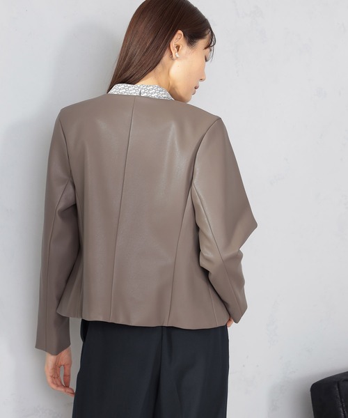 GALLORIA（ギャローリア）の「フェイクレザー　ノーカラージャケット（ノーカラージャケット・レディース・ベージュ/ブラウン・S/M/L/LL）」の8枚目の写真