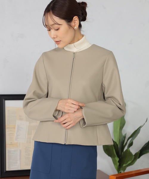 GALLORIA（ギャローリア）の「フェイクレザー　ノーカラージャケット（ノーカラージャケット・レディース・ベージュ/ブラウン・S/M/L/LL）」の10枚目の写真