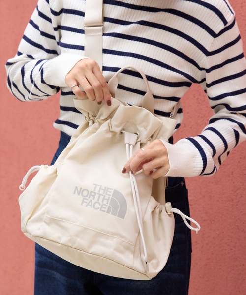 THE NORTH FACE(ザノースフェイス)の「【THE NORTH FACE / ザ・ノースフェイス】W LIGHT BONNEY PACK/ボニーパック 軽量 3WAY ブランドロゴ 巾着バッグ リュック/ショルダーバッグ/トートバッグ(バックパック/リュック・レディース・クリーム/ブラック・FREE)」の12枚目の写真