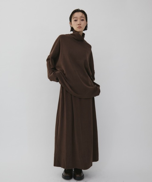 VION(ヴィオン)の「ドレープハイネックアンドマキシスカートセットアップ / Drape High Neck & Maxi Skirt Set Up(Tシャツ/カットソー・レディース・チャコールグレー/ブラウン・FREE)」の1枚目の写真
