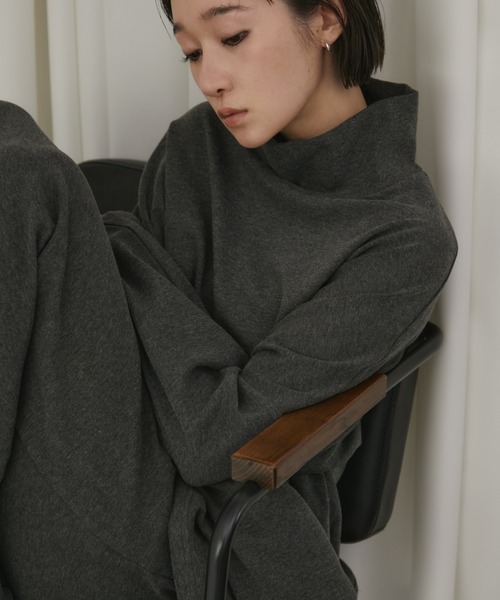 VION(ヴィオン)の「ドレープハイネックアンドマキシスカートセットアップ / Drape High Neck & Maxi Skirt Set Up(Tシャツ/カットソー・レディース・チャコールグレー/ブラウン・FREE)」の10枚目の写真