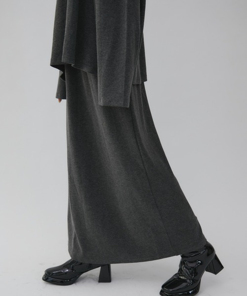 VION(ヴィオン)の「ドレープハイネックアンドマキシスカートセットアップ / Drape High Neck & Maxi Skirt Set Up(Tシャツ/カットソー・レディース・チャコールグレー/ブラウン・FREE)」の8枚目の写真