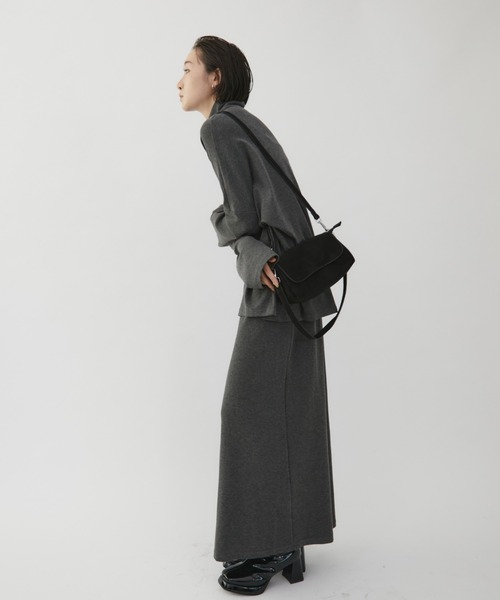 VION(ヴィオン)の「ドレープハイネックアンドマキシスカートセットアップ / Drape High Neck & Maxi Skirt Set Up(Tシャツ/カットソー・レディース・チャコールグレー/ブラウン・FREE)」の4枚目の写真