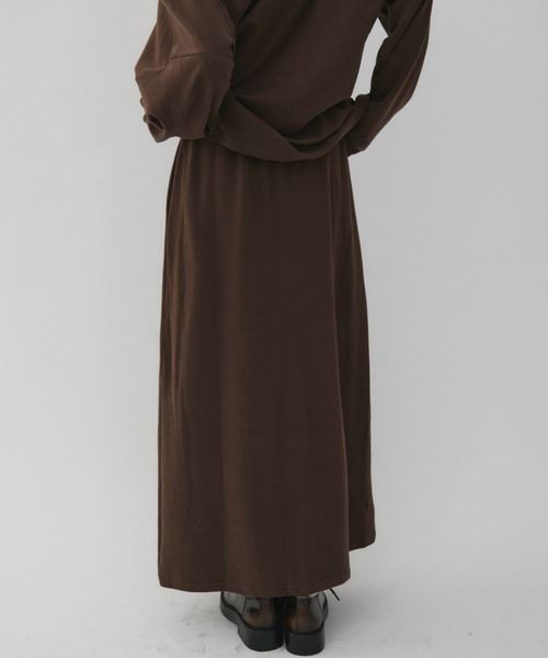 VION(ヴィオン)の「ドレープハイネックアンドマキシスカートセットアップ / Drape High Neck & Maxi Skirt Set Up(Tシャツ/カットソー・レディース・チャコールグレー/ブラウン・FREE)」の16枚目の写真