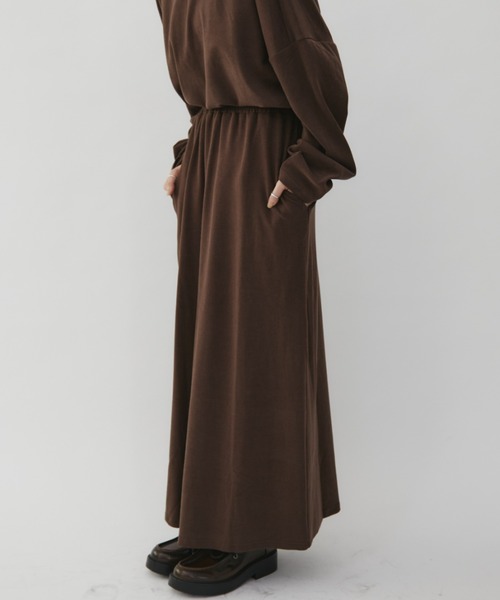 VION(ヴィオン)の「ドレープハイネックアンドマキシスカートセットアップ / Drape High Neck & Maxi Skirt Set Up(Tシャツ/カットソー・レディース・チャコールグレー/ブラウン・FREE)」の15枚目の写真