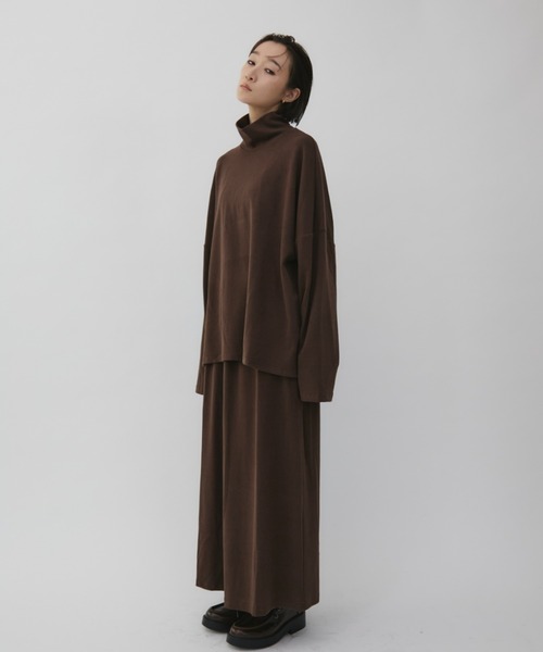 VION(ヴィオン)の「ドレープハイネックアンドマキシスカートセットアップ / Drape High Neck & Maxi Skirt Set Up(Tシャツ/カットソー・レディース・チャコールグレー/ブラウン・FREE)」の11枚目の写真