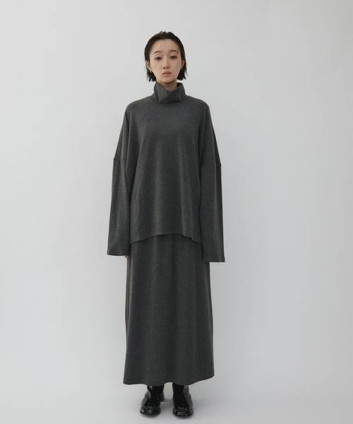 VION(ヴィオン)の「ドレープハイネックアンドマキシスカートセットアップ / Drape High Neck & Maxi Skirt Set Up(Tシャツ/カットソー・レディース・チャコールグレー/ブラウン・FREE)」の3枚目の写真
