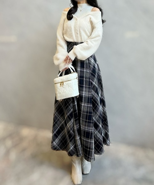 junoah（ジュノア）の「シャギードッキングショートニットトップス（ニット/セーター・レディース・ブラック/ピンクベージュ/アイボリー・LARGE/MEDIUM）」の4枚目の写真