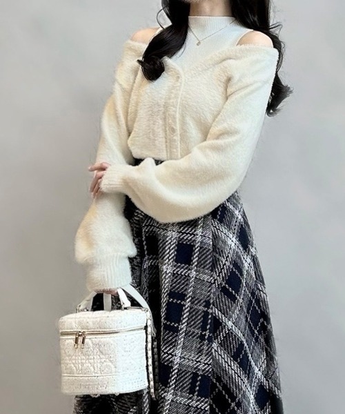 junoah（ジュノア）の「シャギードッキングショートニットトップス（ニット/セーター・レディース・ブラック/ピンクベージュ/アイボリー・LARGE/MEDIUM）」の5枚目の写真