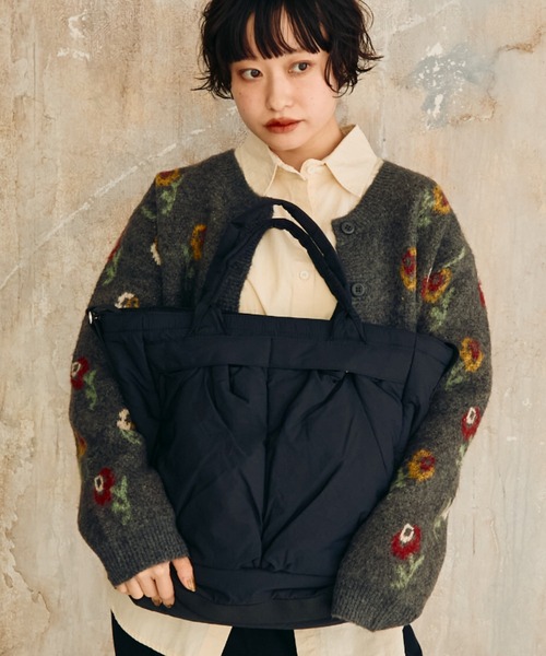 Crisp（クリスプ）の「2ポケットパディングショルダーバッグ（ショルダーバッグ・レディース・ブラック/アイボリー・FREE）」の2枚目の写真