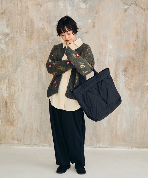 Crisp（クリスプ）の「2ポケットパディングショルダーバッグ（ショルダーバッグ・レディース・ブラック/アイボリー・FREE）」の3枚目の写真