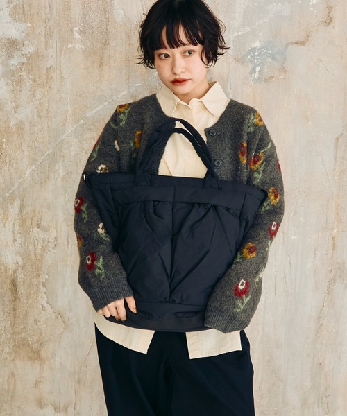 Crisp（クリスプ）の「2ポケットパディングショルダーバッグ（ショルダーバッグ・レディース・ブラック/アイボリー・FREE）」の6枚目の写真