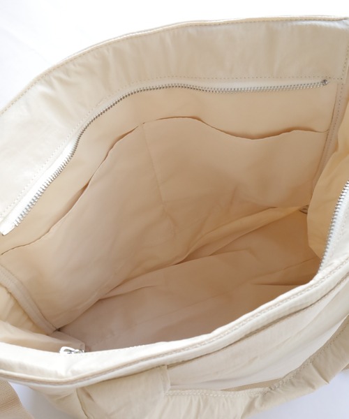 Crisp（クリスプ）の「2ポケットパディングショルダーバッグ（ショルダーバッグ・レディース・ブラック/アイボリー・FREE）」の11枚目の写真