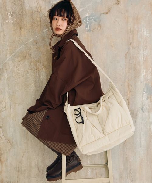 Crisp（クリスプ）の「2ポケットパディングショルダーバッグ（ショルダーバッグ・レディース・ブラック/アイボリー・FREE）」の15枚目の写真