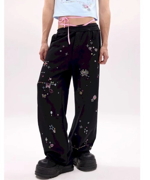 L.H.P(エルエイチピー)の「CFIERCE/フィアス/STICKER TROUSERS(スウェットパンツ・レディース・ホワイト/ブラック・S/M)」の2枚目の写真