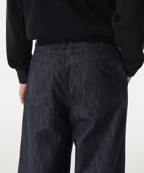 MUSINSA STANDARD（ムシンサスタンダード）の「バーティカルスラブセミバルーンデニムパンツ[ダークインディゴ]（デニムパンツ・メンズ・その他・29/30/31/33/26/27/28/40/38/36/34/32）」の6枚目の写真