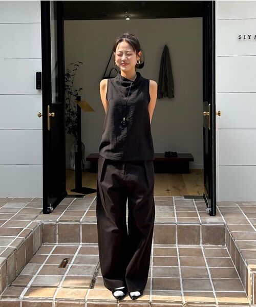 SIYAZU（シヤジュ）の「SIPT7151 カーブドワンタックチノパンツ_ブラック（その他パンツ・レディース・ブラック・SMALL/MEDIUM/LARGE）」の7枚目の写真