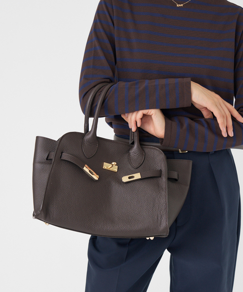 IENA（イエナ）の「《WEB限定/追加》AULENTTI/オウレンティ 別注 BELT BAG トートバッグ（トートバッグ・レディース・ブラック/ブラウン・FREE）」の17枚目の写真