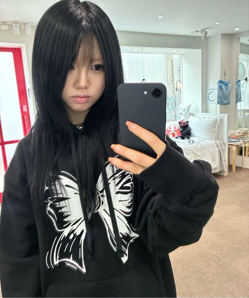 ITZAVIBE（イッザバイブ）の「RIBBON LOGO HOODIE - BLACK（パーカー・レディース・その他・LARGE/MEDIUM/SMALL）」の4枚目の写真