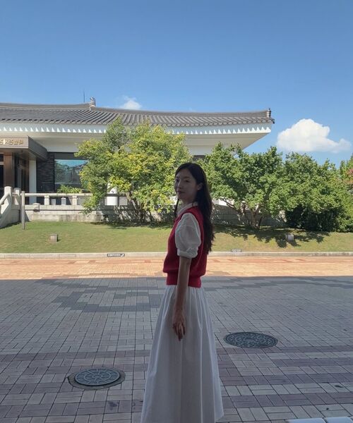 MAYVERU(メイバーユー)の「Dreamy Vest Knitwear _ Red(ベスト・レディース・レッド・F)」の3枚目の写真