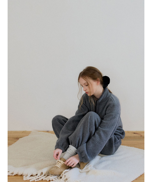 OMNIPOTENT(オムニポテント)の「omn Suede Sneakers _Beige(スニーカー・レディース・ベージュ・24cm/24.5cm/25cm/23cm/23.5cm)」の2枚目の写真