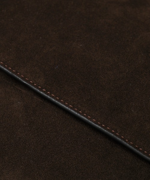UNITED TOKYO（ユナイテッドトウキョウ）の「SUEDE SHOULDER BAG　｜軽量/長さ調整可能/大人気/ショルダー/横長/ギフト/耐久性/ドリンク収納可（ショルダーバッグ・メンズ・ブラック/ダークブラウン・FREE）」の9枚目の写真