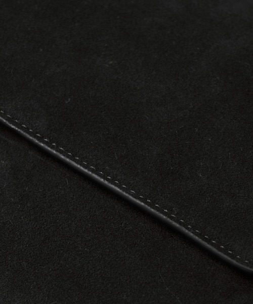 UNITED TOKYO（ユナイテッドトウキョウ）の「SUEDE SHOULDER BAG　｜軽量/長さ調整可能/大人気/ショルダー/横長/ギフト/耐久性/ドリンク収納可（ショルダーバッグ・メンズ・ブラック/ダークブラウン・FREE）」の5枚目の写真