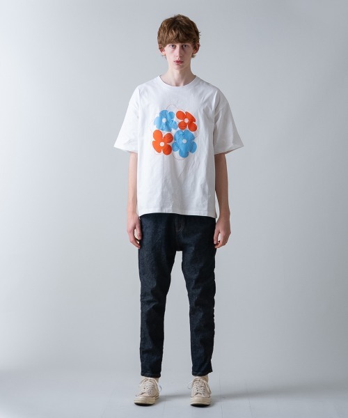 rehacer（レアセル）の「rehacer TEE : Retro Flower Wide TEE / レトロフラワーワイドT-shirt（Tシャツ/カットソー・メンズ・ブラック/ホワイト・MEDIUM/SMALL/X-LARGE/LARGE）」の17枚目の写真