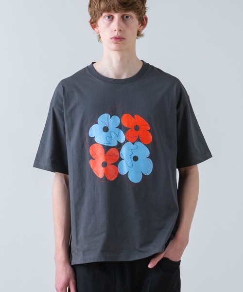 rehacer（レアセル）の「rehacer TEE : Retro Flower Wide TEE / レトロフラワーワイドT-shirt（Tシャツ/カットソー・メンズ・ブラック/ホワイト・MEDIUM/SMALL/X-LARGE/LARGE）」の13枚目の写真