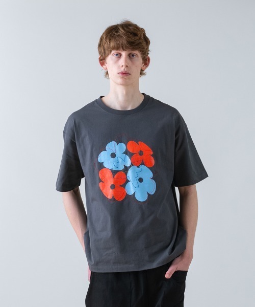 rehacer（レアセル）の「rehacer TEE : Retro Flower Wide TEE / レトロフラワーワイドT-shirt（Tシャツ/カットソー・メンズ・ブラック/ホワイト・MEDIUM/SMALL/X-LARGE/LARGE）」の6枚目の写真